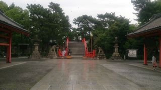 歴史的価値のある社殿が並んでいます