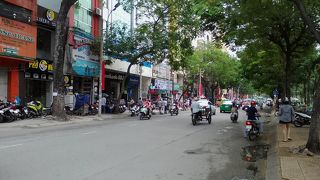 旅行会社がいっぱい