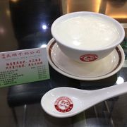 涼やかな店内と濃厚な牛乳プリン