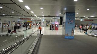 時間帯によっては非常に混雑します