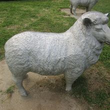羊のオブジェがあります