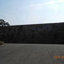 天守台を裏（北桔橋門側）から