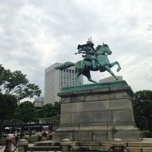 精緻にできている像