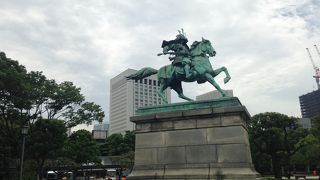 皇居観光の休憩場所に便利