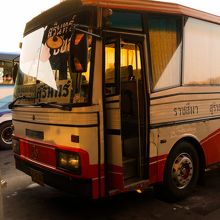 パノム・ルン遺跡公園方面へはこちらのバスのにって行きます。