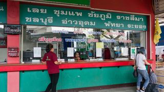 パタヤ行きのバスも出ています。