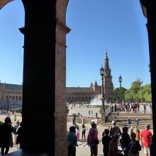 入り口から広場へ入る際の景色