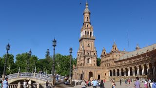 1929年開催の「イベロ・万国博覧会」の会場として作られ、スターウォーズの映画にも登場したスペイン広場!!