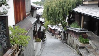 「京都らしさ」を感じさせる坂道