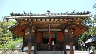 西側の奥にあります