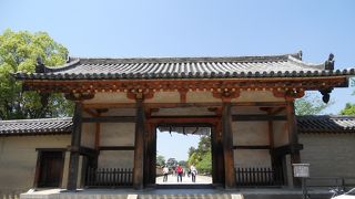 西院と東院の間にあります