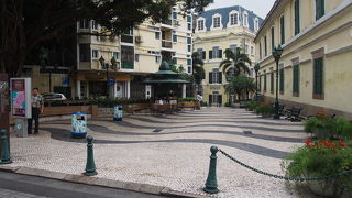 4つの世界遺産の塊の中心にある広場