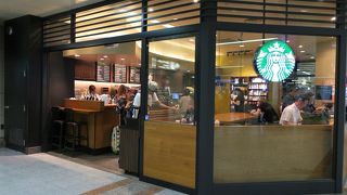 成田空港駅にあるスターバックス