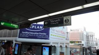 乗り換えは雨に濡れずに行ける