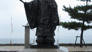 宮島桟橋の広場で、皆様をお出迎え ♪