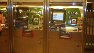 券売機に日本語表記も