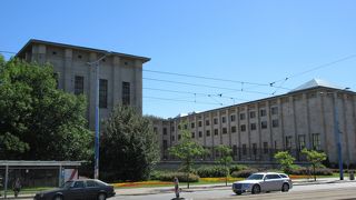 東西に走る幹線道路