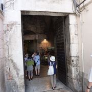 ディオクレティアヌス宮殿の南側、海側の入口です
