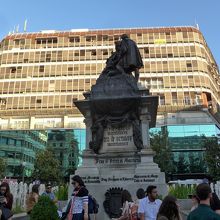 公園には多くの市民が訪れています