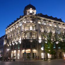 イザベル広場周辺のビル街夜景