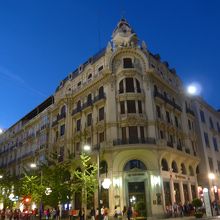 イザベル広場周辺のビル街夜景