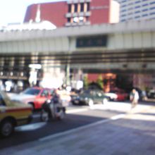 首都高の方が目立っています