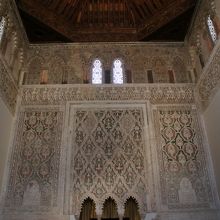 美しい天井と壁の漆喰装飾