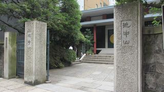 葵の紋がある寺です