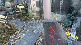 堰き止めの神社