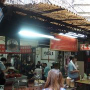 台北駅近く　昔ながらの城中市場にある人気のお店