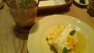 デパートの売り場フロアにあります