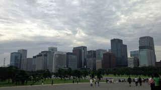 江戸城の広さを感じられる広場