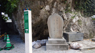 糸満の漁師と薩摩の武士の伝説が有名