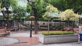 地元の方たちの憩いの広場