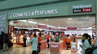 どこの空港にもあるようなお店でした