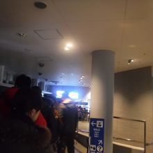 帰りのロープウェイ乗り場まで、長ーい行列