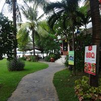 レストランと中庭