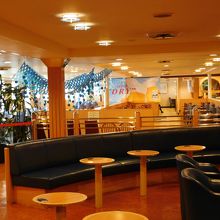 ロビー、レストラン