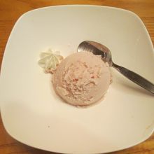 デザートのアイスクリーム