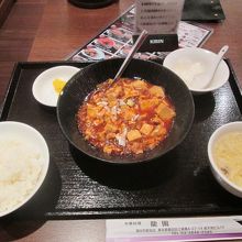 麻婆豆腐の定食を食べました