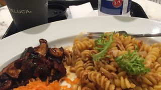 お昼に良く利用しています。