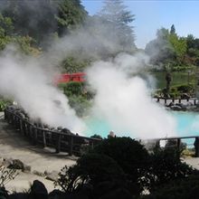 遠くから見ても青い