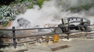 山に湧き出る地獄の湯？