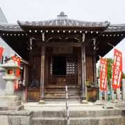 康全寺の山門横