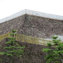 石垣は立派です