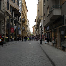 活気に欠ける通りだった