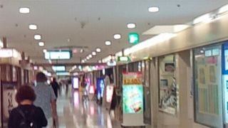 お得な金券ショップが多い