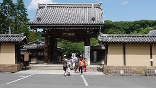 移築された「巨福門」