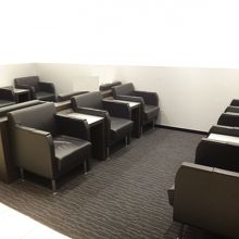 席数は少ないがソファはいい感じ