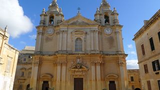 旧市街で一番大きな建物